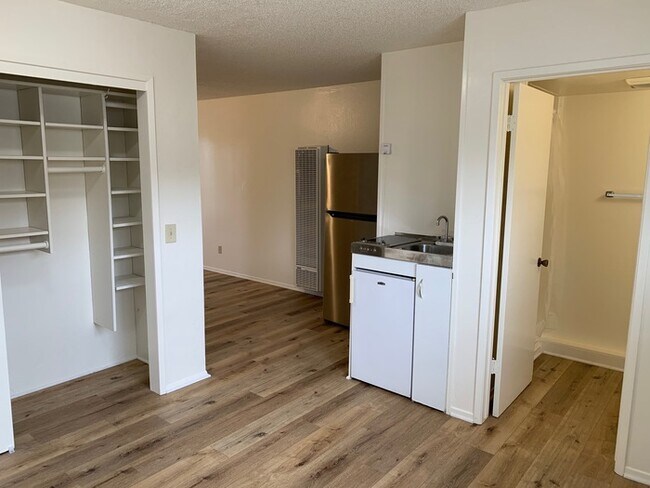Building Photo - LEASE PENDING - Studio Apartment in Morro Bay