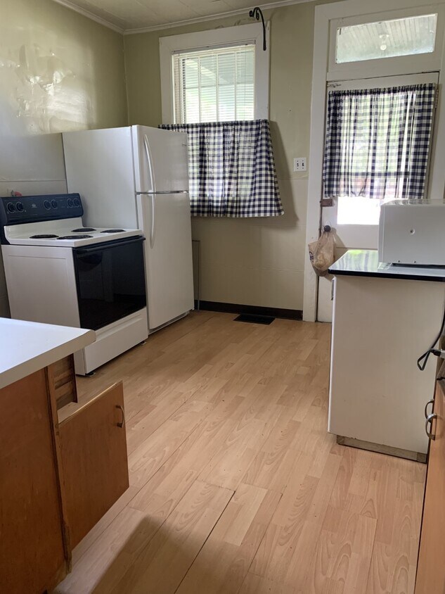 Kitchen - 404 Richland Ave