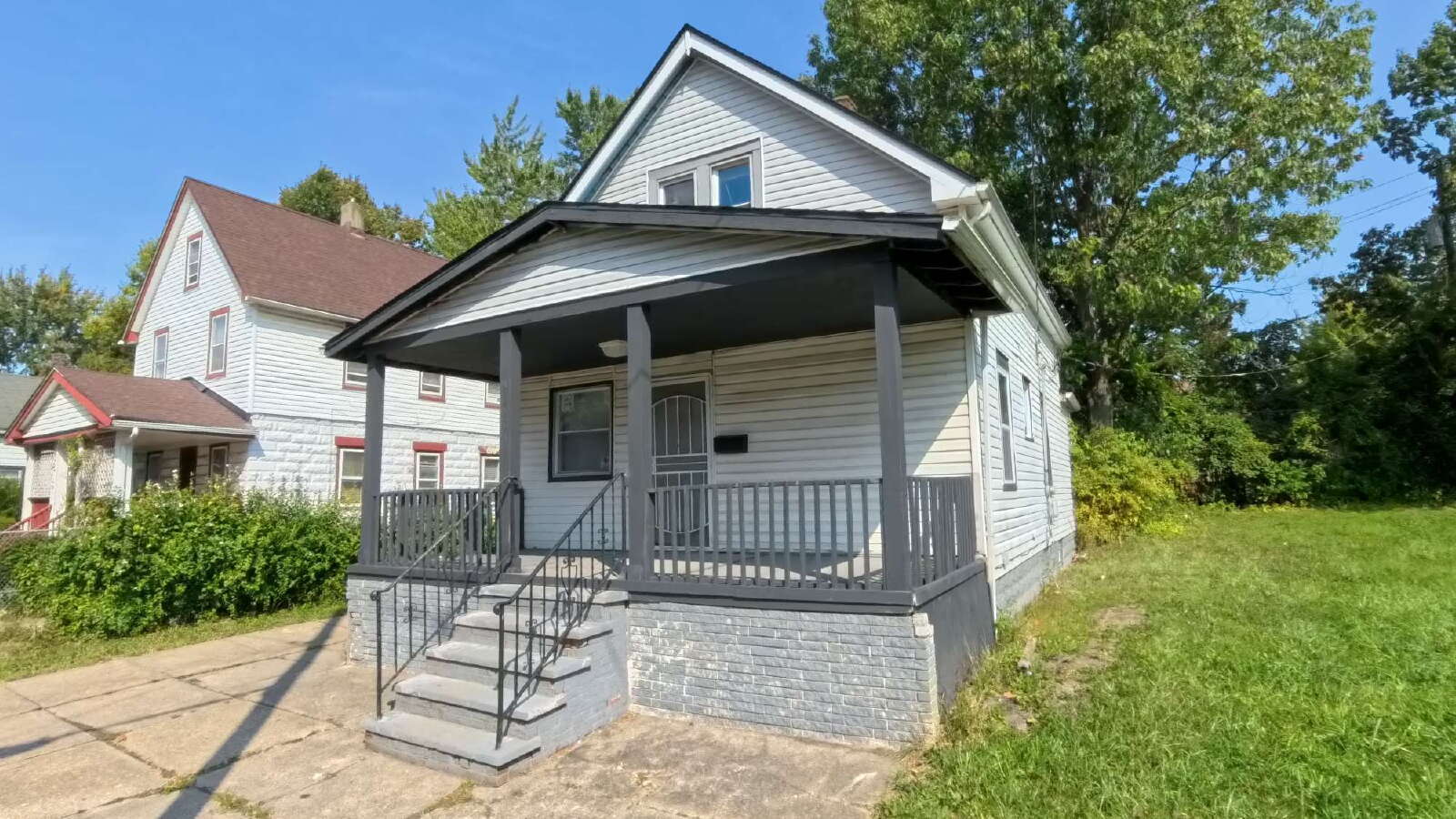 13901 Durkee Ave Cleveland, OH 44105 – photo 1