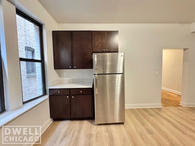 Foto del edificio - 2323 N Kedzie Blvd