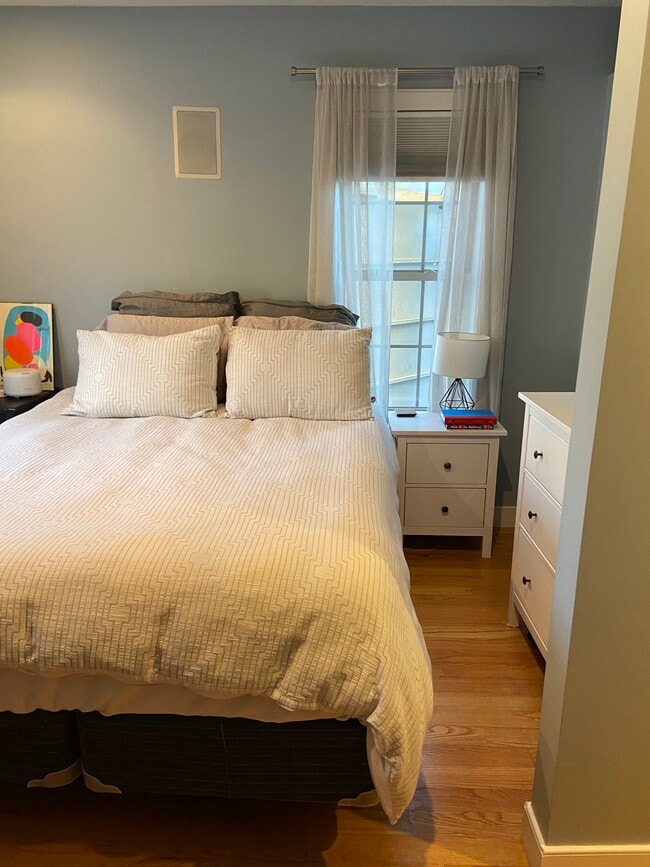 dormitorio - 102 D St
