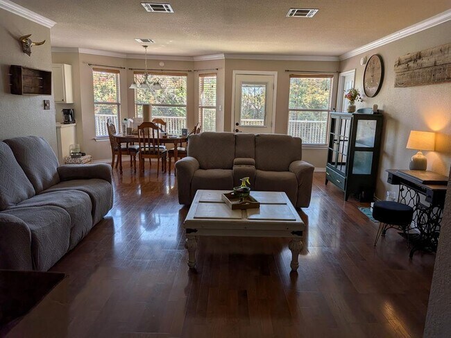 Foto del edificio - 1800 Twisted Oak Dr