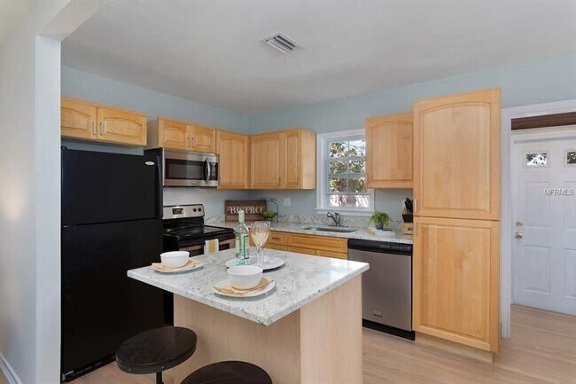 Kitchen - 115 35th Ave NE