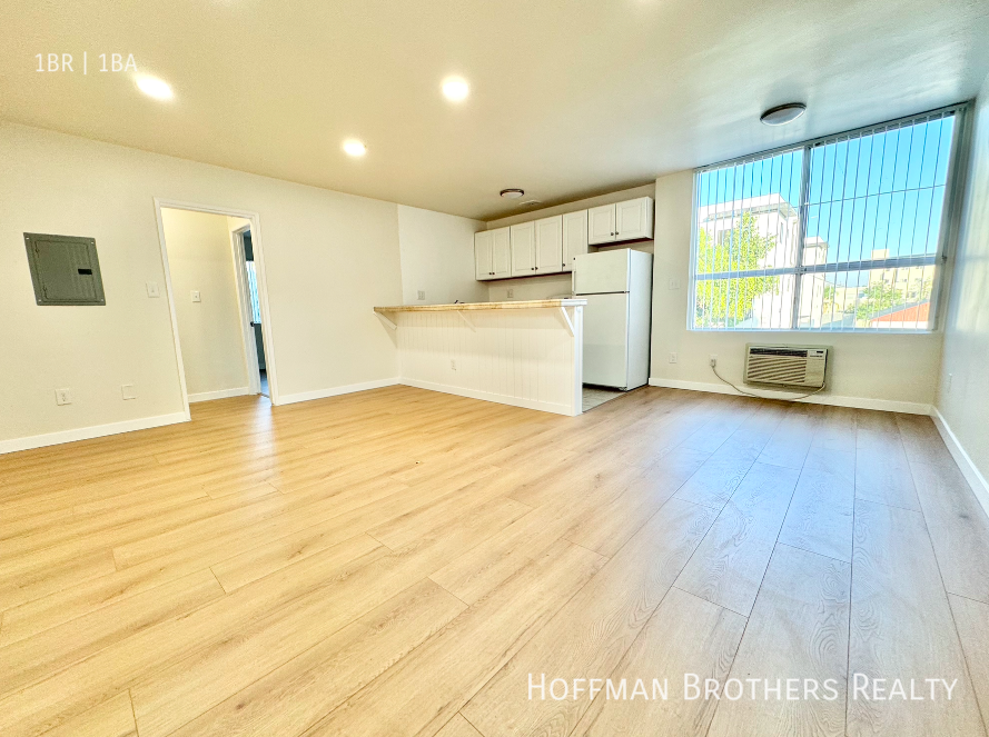 Primary Photo - 5611 Fulcher Ave, North Hollywood, CA 91601
