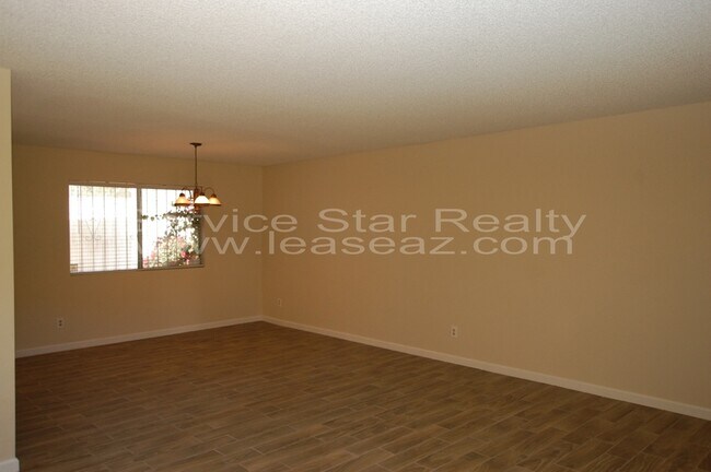 Building Photo - 3131 W Royal Palm Rd
