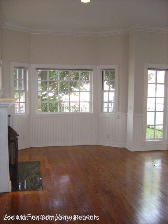 Building Photo - 4 br, 3.5 bath House - 859 I Ave.