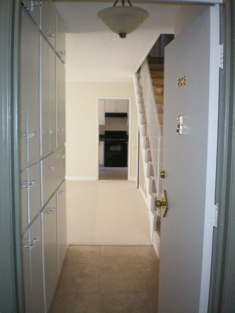 Building Photo - 321 S Willaman Dr