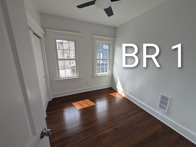 Building Photo - 27 Darina Pl