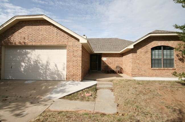 Building Photo - 3 Bed Brick Home! Large Backyard! Zia Scho...