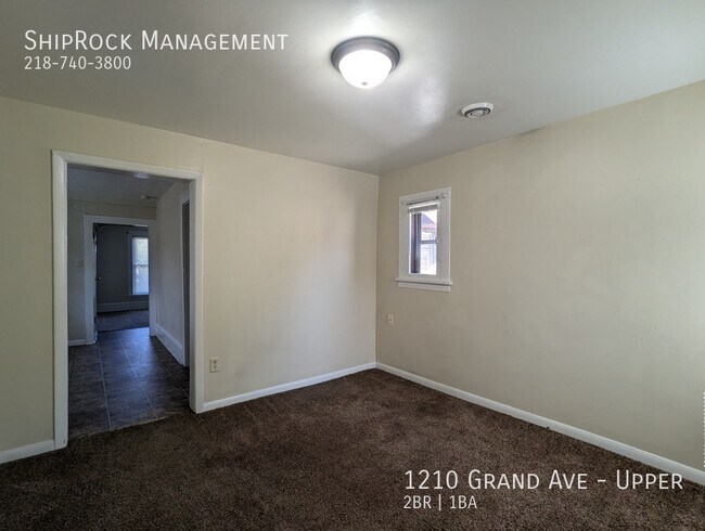 Foto del edificio - 1210 Grand Ave