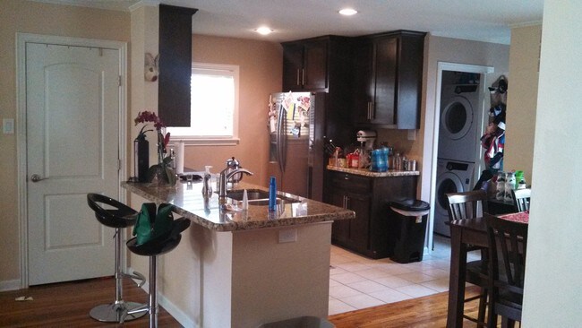 Kitchen Island - 1530 Welch St