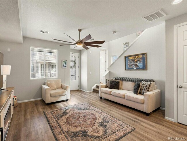 Foto del edificio - 23646 E 5th Pl