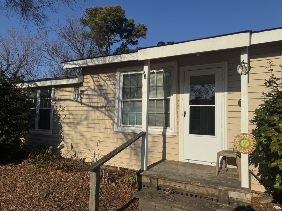 Front Entrance to Unit A - 9421 Peachtree St