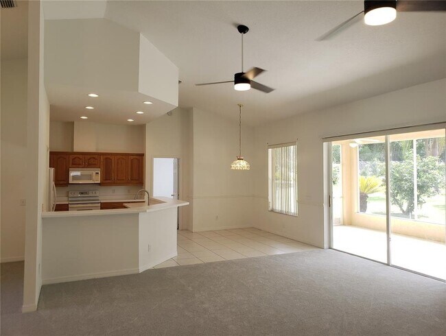Foto del edificio - 327 N Taylor Rd