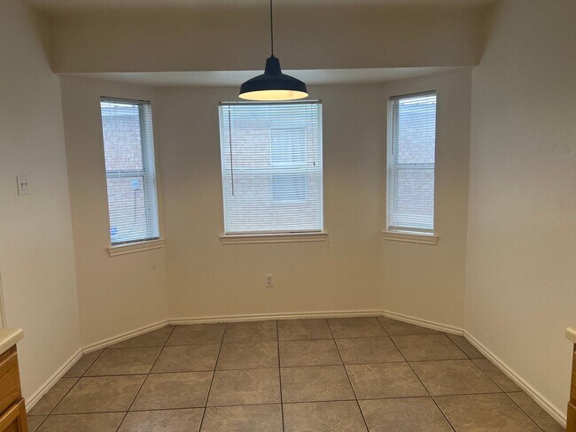 Foto del edificio - 2408 Thoroughbred Dr
