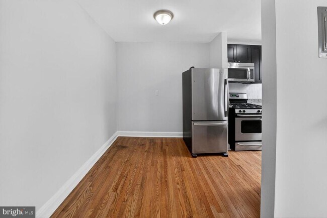 Foto del edificio - 4703 Ravenswood Rd