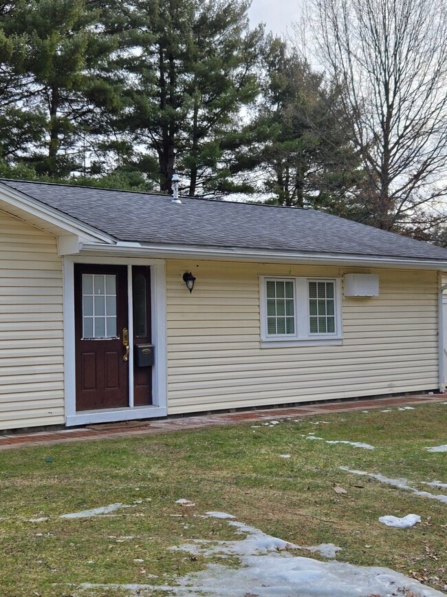 Building Photo - 7 Bedford Dr