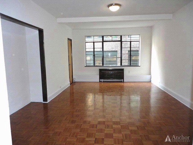 Foto del edificio - 310-310 E 44th St