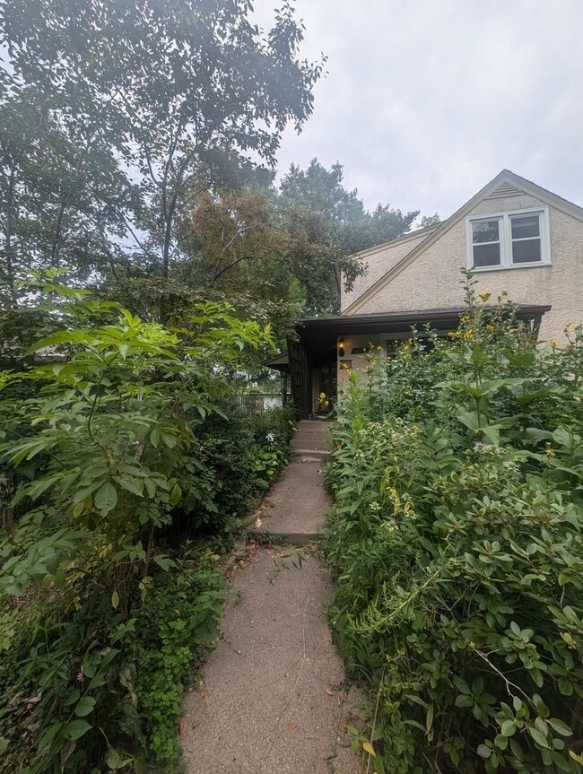 Building Photo - 1015 Sperl St