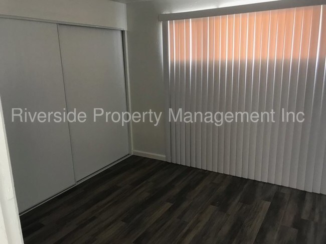 Building Photo - REMODELED UNIT READY TO MOVE IN!