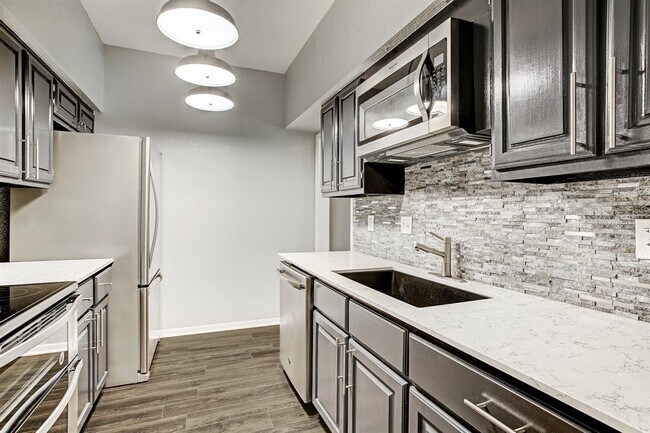 Building Photo - 2400 N Braeswood Blvd