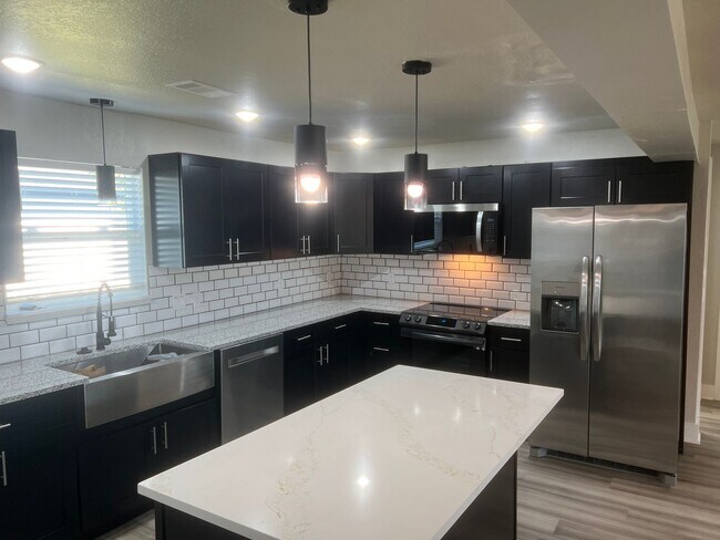 Foto del edificio - 3 Bed 2 Bath Apartment