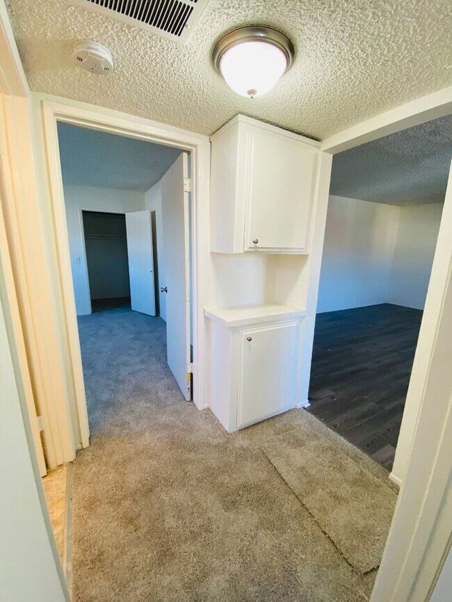 Foto del edificio - LARGE UPSTAIRS 3x2 in Van Nuys
