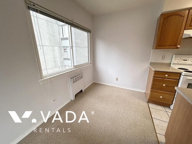 Photo du bâtiment - Valecrest Manor 1 Bed Apartment Rental 12-...