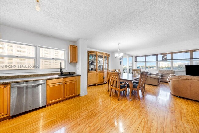 Foto del edificio - 1825 S Ocean Dr