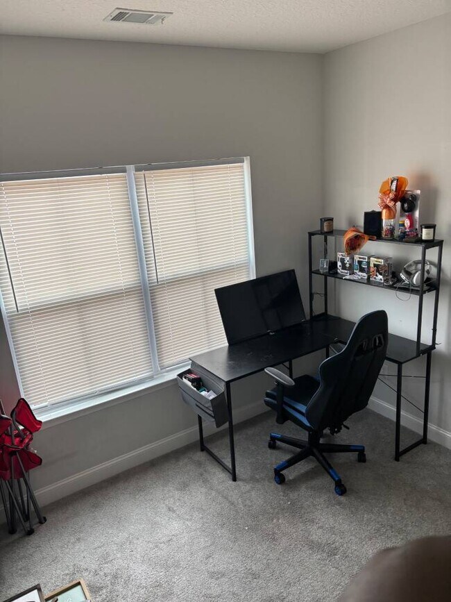 Foto del edificio - 543 Rutledge Dr