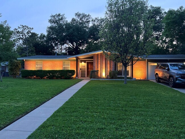 Foto del edificio - 7407 Quail Run Dr