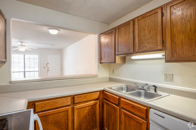 2BR, 1.5BA - 996SF - Kitchen - Archdale