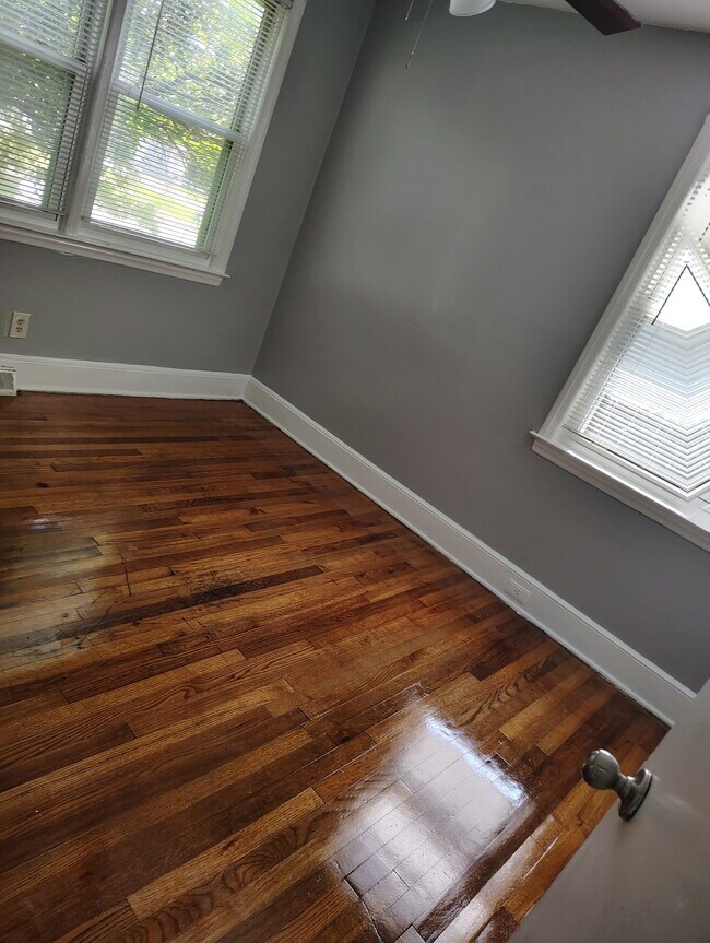 Building Photo - 3602 Rose Dr