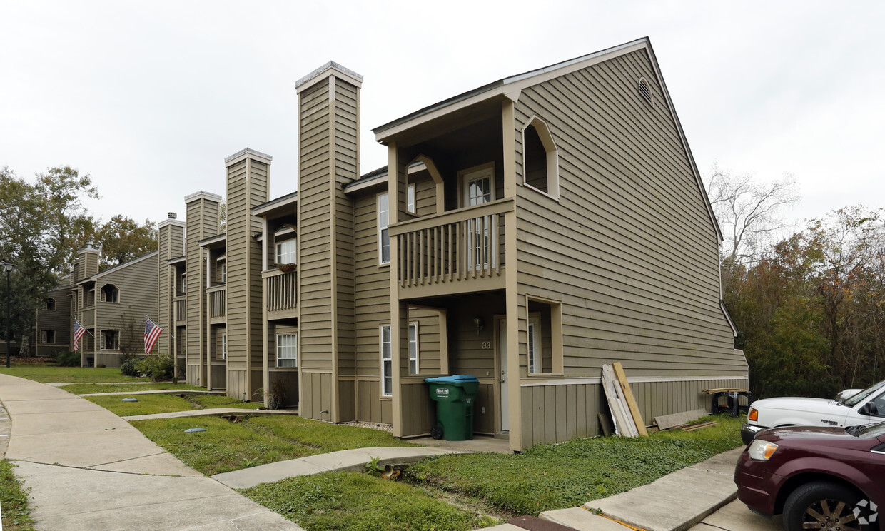 Foto del edificio - Anatole Bay Town Homes