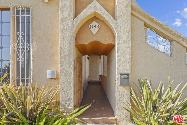 Building Photo - 1143 S Rimpau Blvd