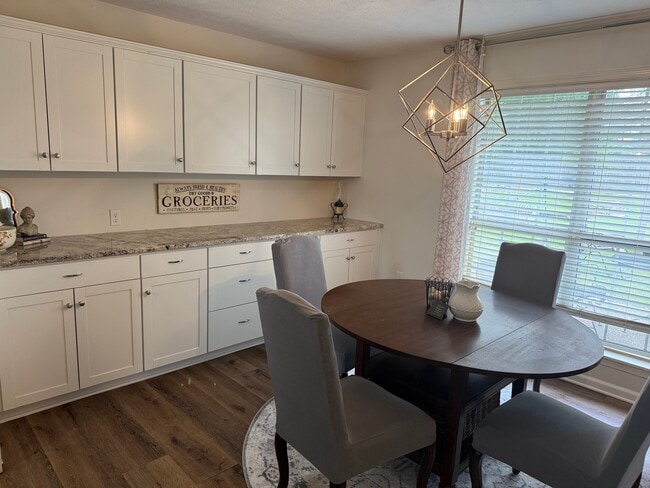 Eat in Kitchen - 3 Jennifer Ct