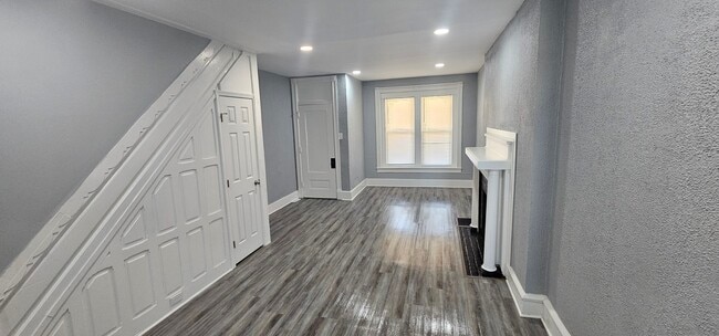 Building Photo - 244 W Douglass St