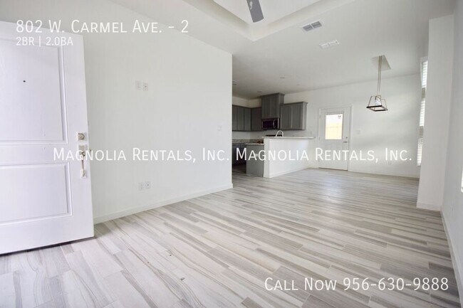 Foto del edificio - 802 W Carmel Ave