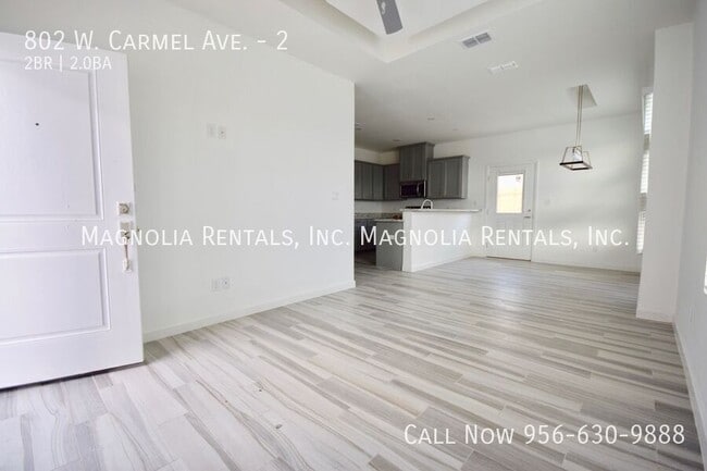 Building Photo - 802 W Carmel Ave