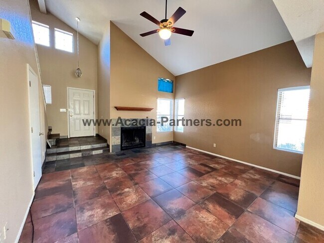 Building Photo - NW Three Bedroom/ 2 1/2 Bath Home