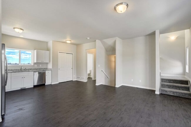 Building Photo - 753 Grissom Dr