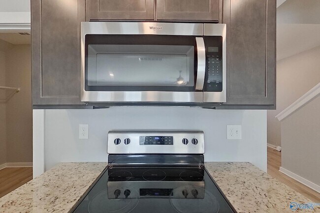 Foto del edificio - 6100 Taramore Ln NW