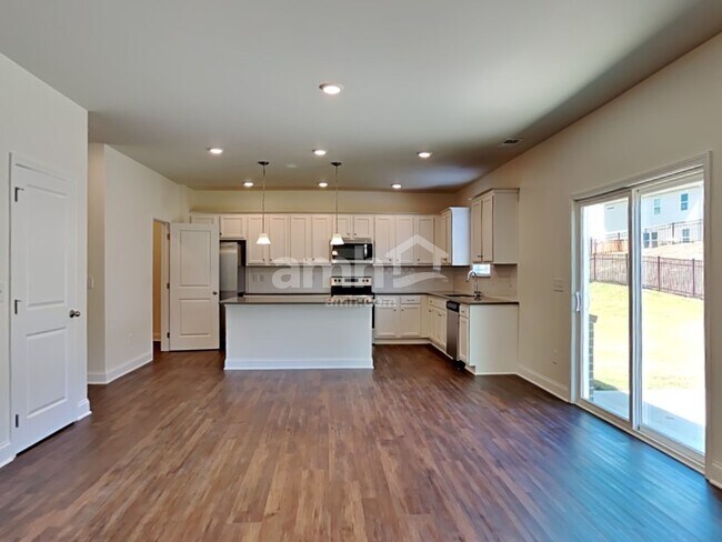Building Photo - 628 Carnaby Lane