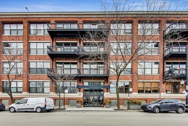 Building Photo - 1040 W Adams St