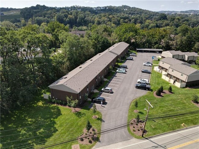 Building Photo - 603 Carriage Hill