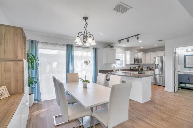 Building Photo - 2913 Bear Oak Dr