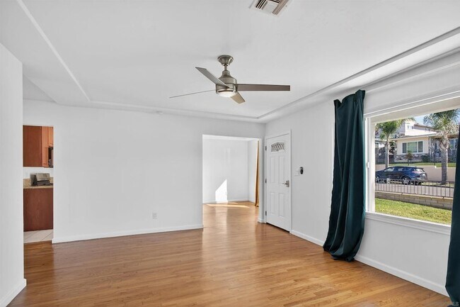 Building Photo - 5442 San Onofre Terrace