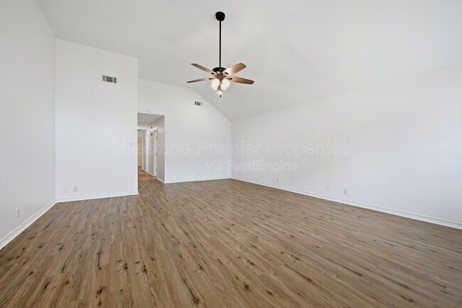 Foto del edificio - 906 W Houston St