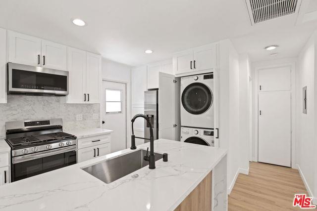 Foto del edificio - 1940 Cloverfield Blvd