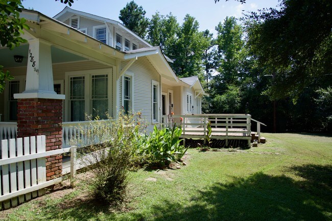 Foto del edificio - 1288 McCullin Rd